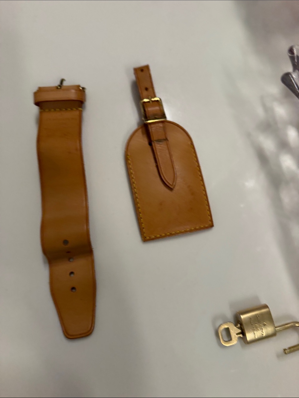 Louis Vuitton Tan Leather Luggage Tag with Padlock - 3 items ! - Picture 10 of 15